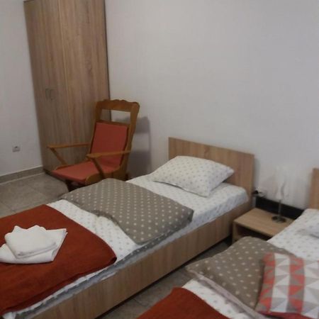 Cazare Neu-Arad Autostrada Apartment ภายนอก รูปภาพ