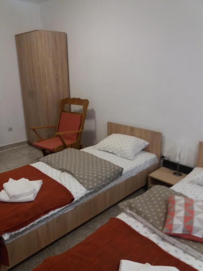 Cazare Neu-Arad Autostrada Apartment ภายนอก รูปภาพ