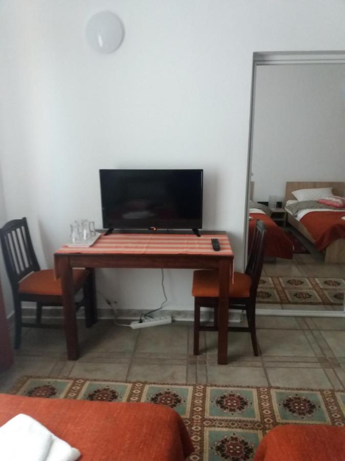 Cazare Neu-Arad Autostrada Apartment ภายนอก รูปภาพ