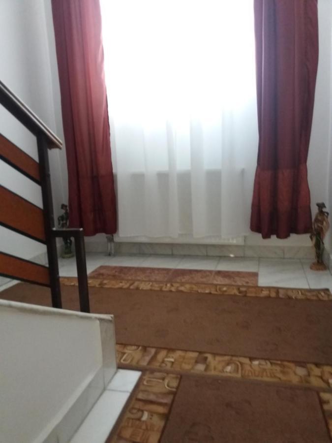 Cazare Neu-Arad Autostrada Apartment ภายนอก รูปภาพ